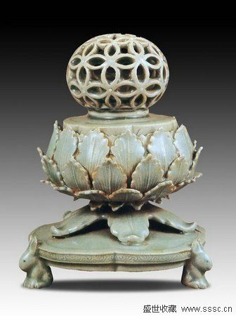 青瓷透雕七宝香炉　12世纪　通高15.3厘米首尔国立中央博物馆藏