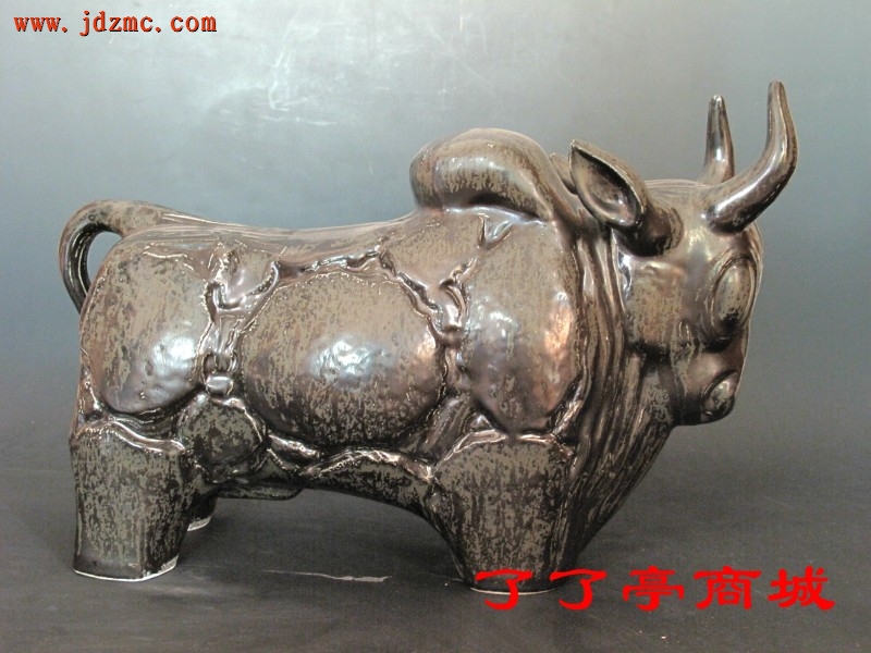 《圣水牛》雕塑．周国桢(陶瓷美术资深教授)