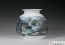 2009年作 饶晓晴 深居山野天际远 粉彩瓷瓶 拍卖成交价：RMB:201,600